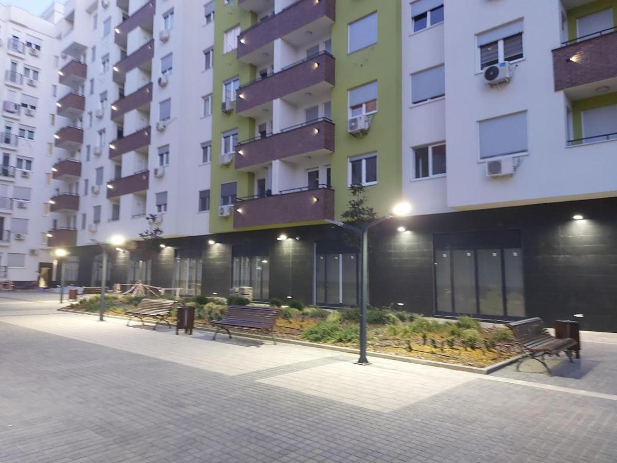 Center Firefly Gardens Apartment Novi Sad Exterior photo